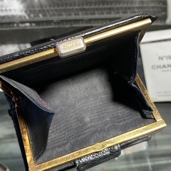 Authentic CHANEL Caviar Quilted CC Logo Wallet - Picture 12 of 16